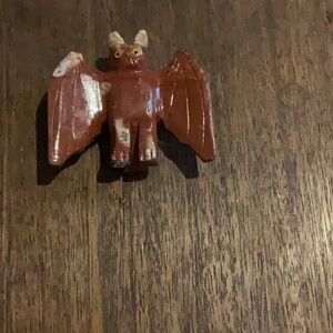 VINTAGE PERUVIAN  BAT MINIATURE . MADE IN PERU